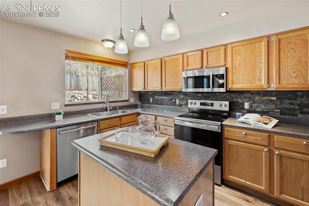 Image 5 of 38: Kitchen