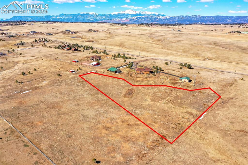 Image 11 of 32: Property Lines are approximate and not a survey
