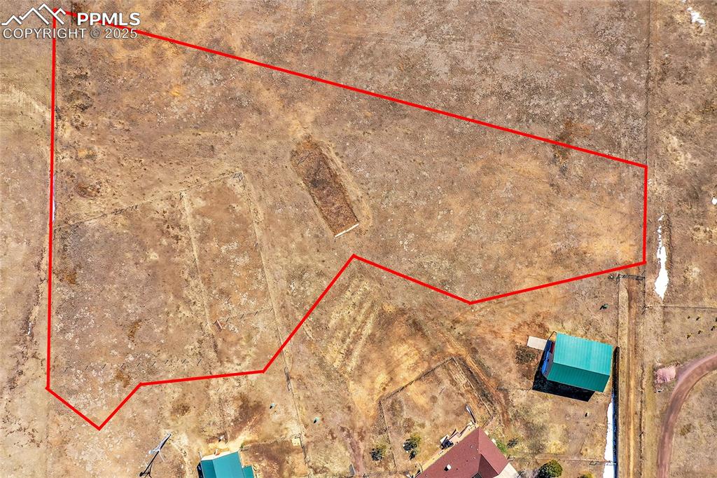 Image 12 of 32: Property Lines are approximate and not a survey.