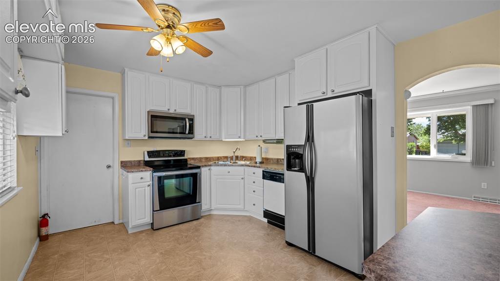 Image 14 of 35: Kitchen