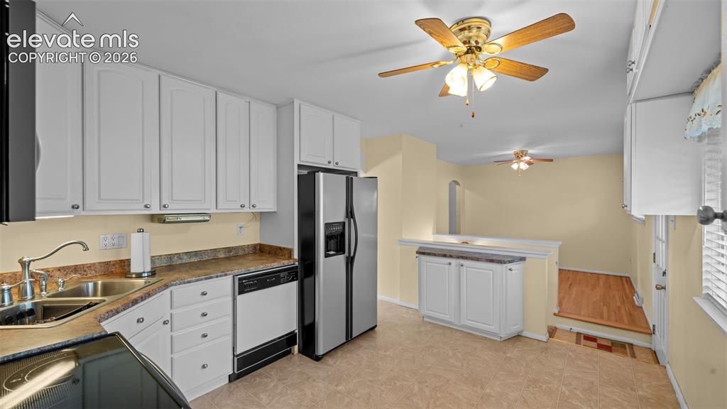 Image 15 of 35: Kitchen