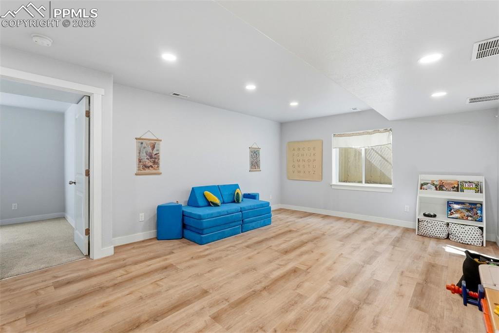 Image 24 of 33: Sitting Room