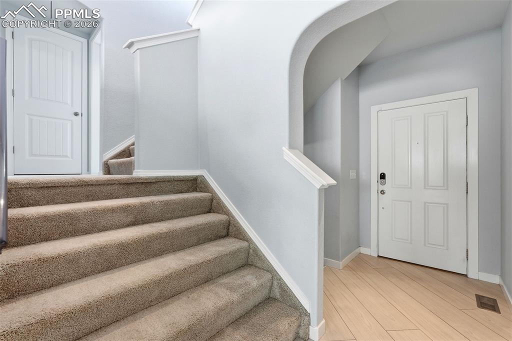 Image 3 of 33: Entry way