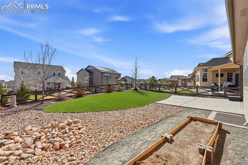 Image 30 of 33: back yard