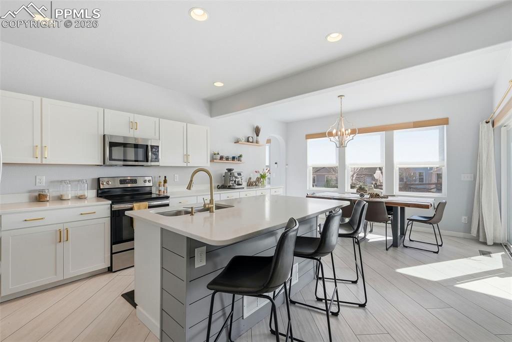 Image 5 of 33: kitchen