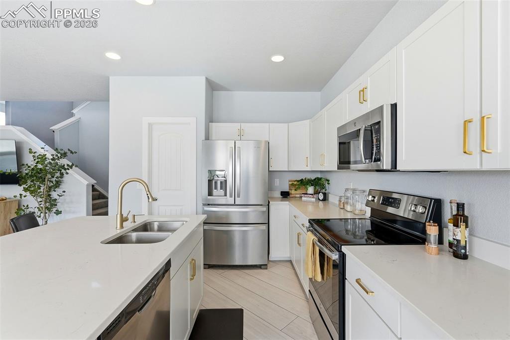 Image 6 of 33: Kitchen - Gold accents