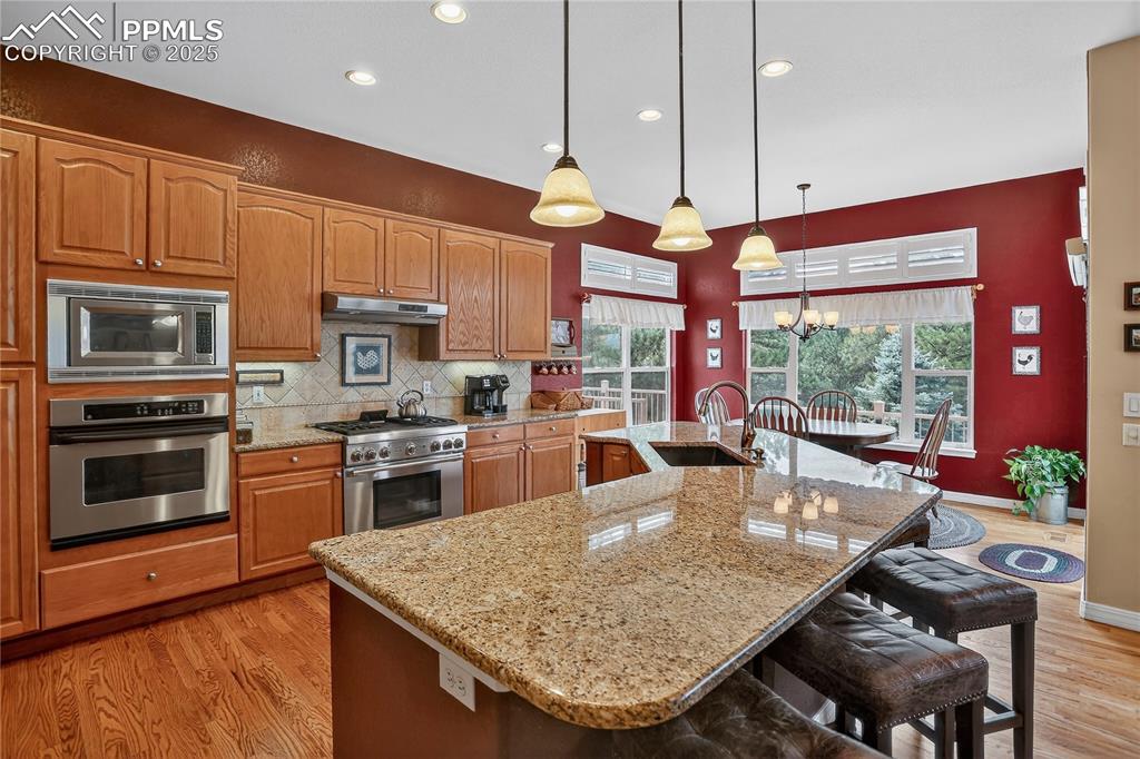 Image 13 of 45: Thermador gas stove and wall mounted oven/microwave!