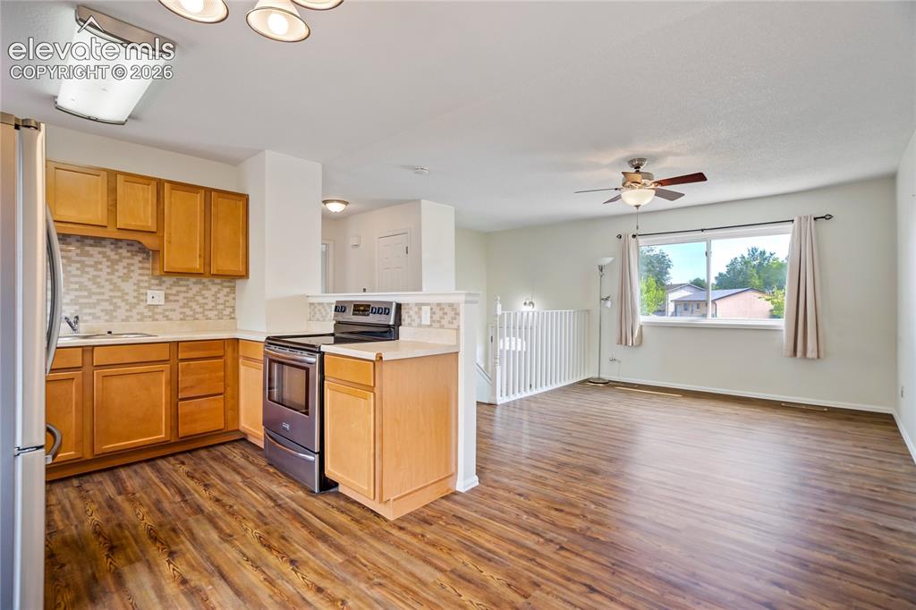 Image 13 of 48: Kitchen