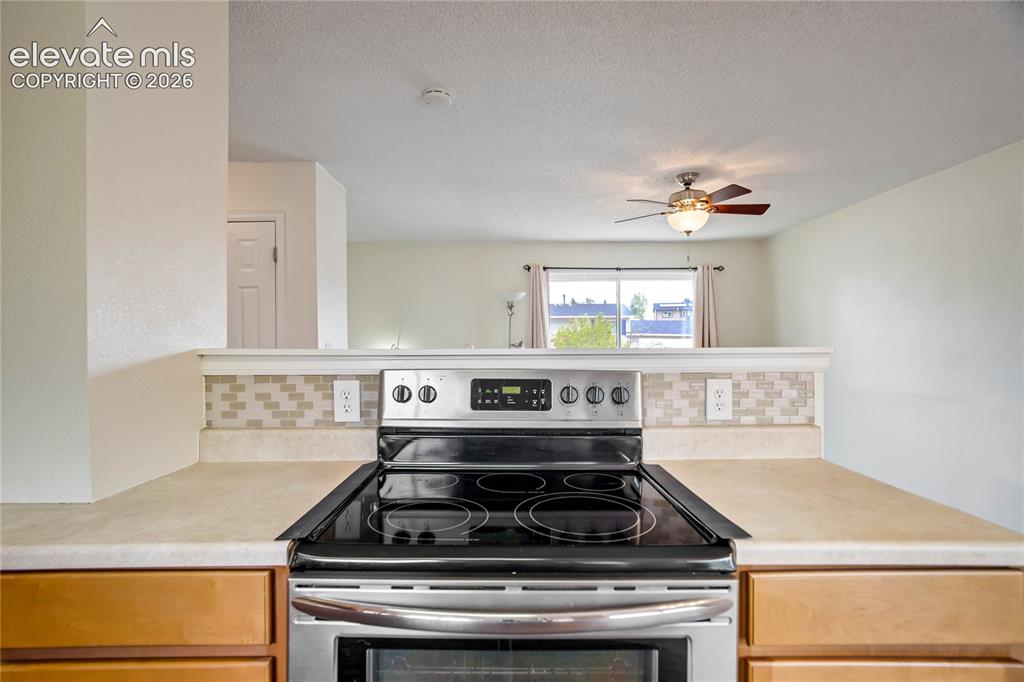 Image 16 of 48: Kitchen