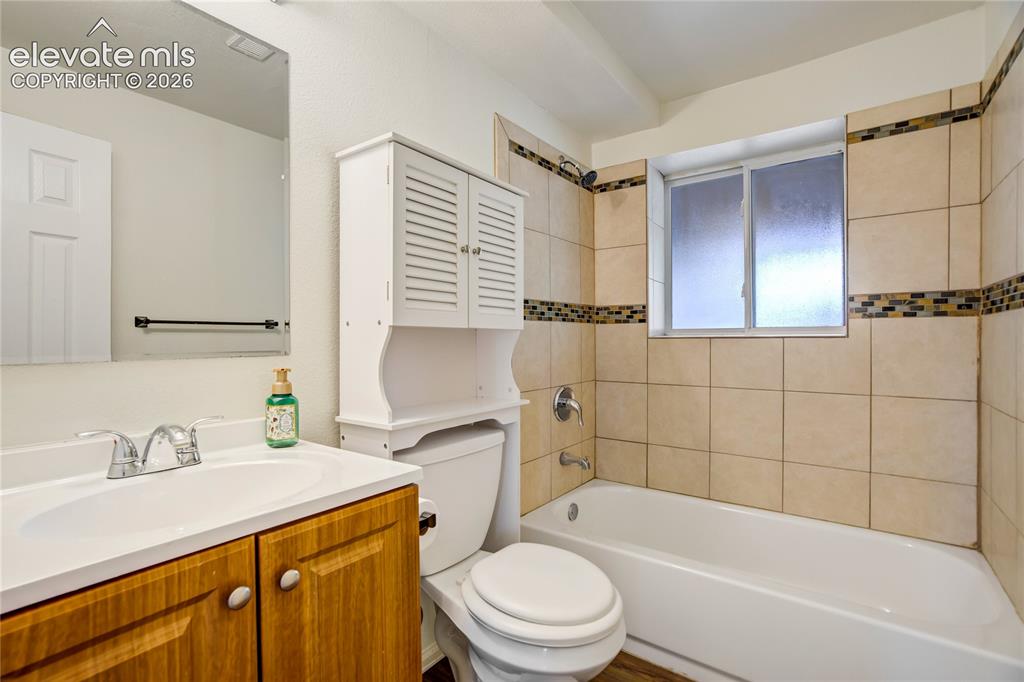 Image 39 of 48: Bathroom