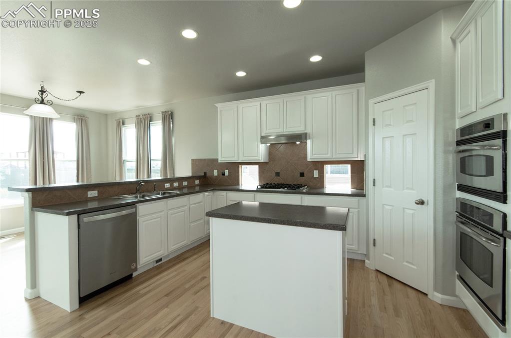 Image 17 of 45: Kitchen