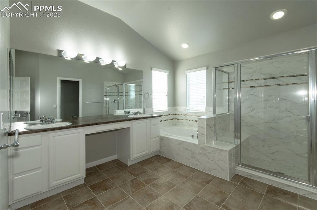 Image 29 of 45: Bathroom