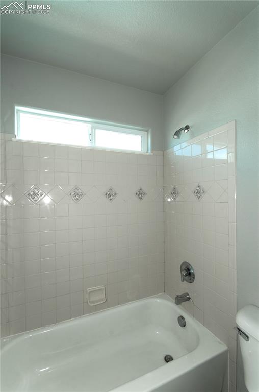 Image 33 of 45: Bathroom