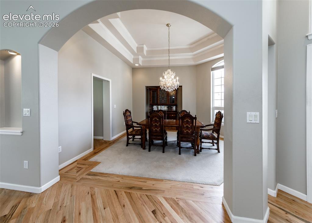 Image 11 of 50: Dining Area