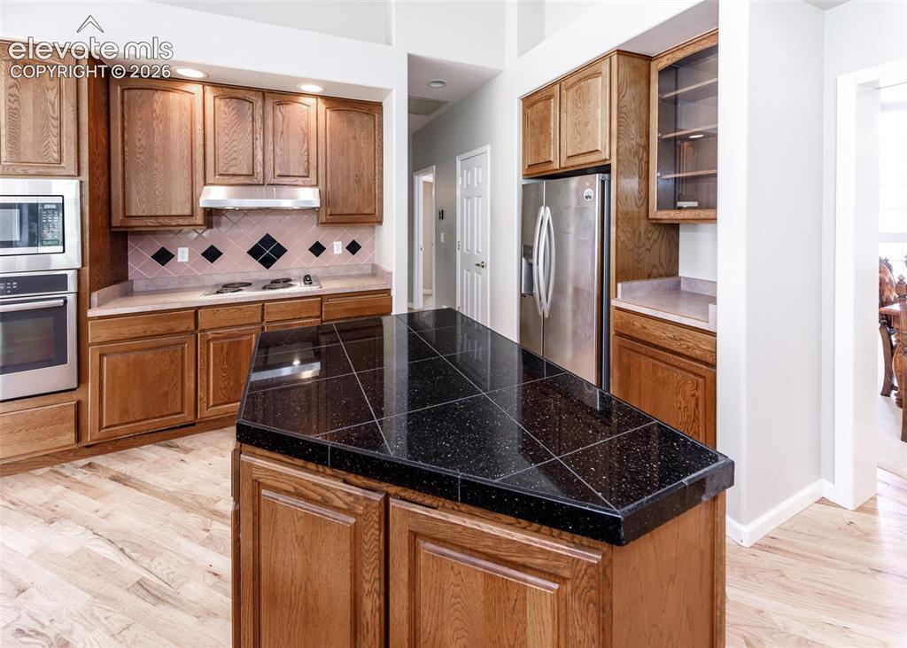 Image 17 of 50: Kitchen