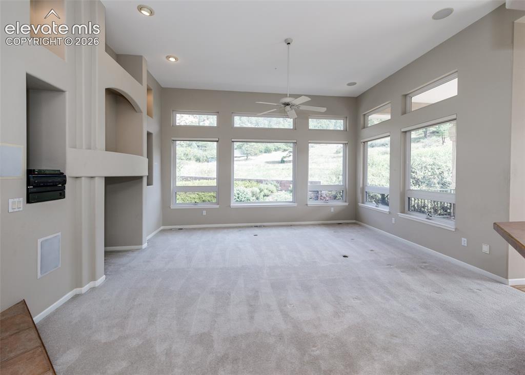 Image 8 of 50: Living Room
