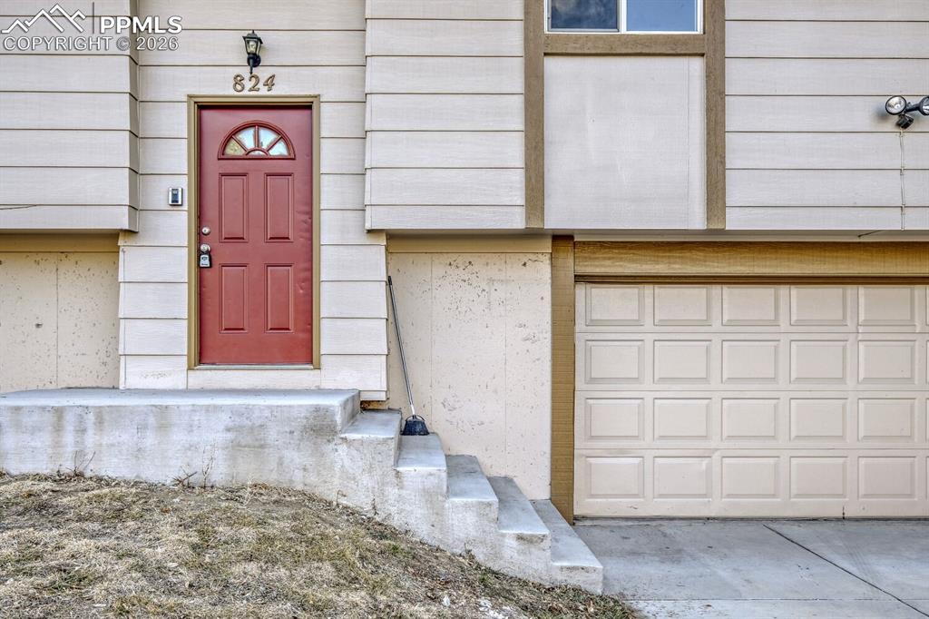 Image 3 of 36: Entry