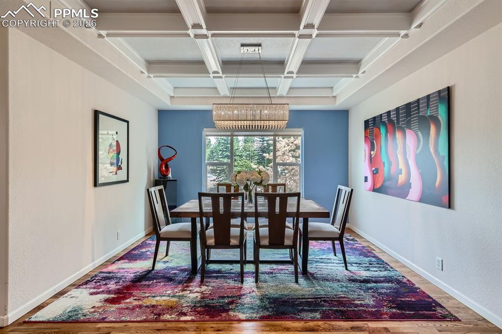 Image 11 of 50: Dining Area