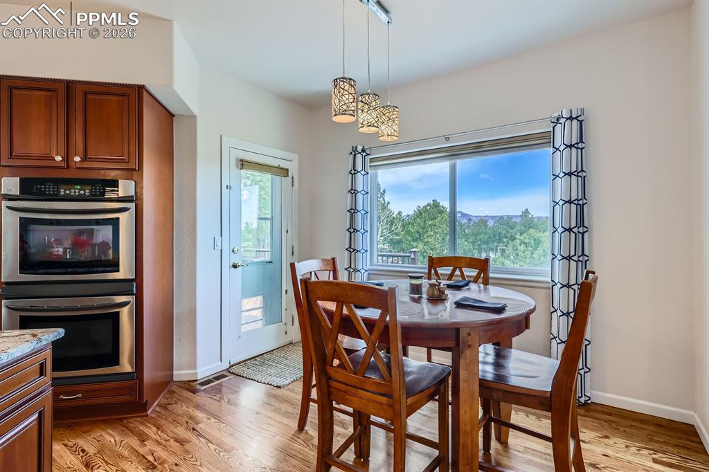 Image 19 of 50: Dining Area