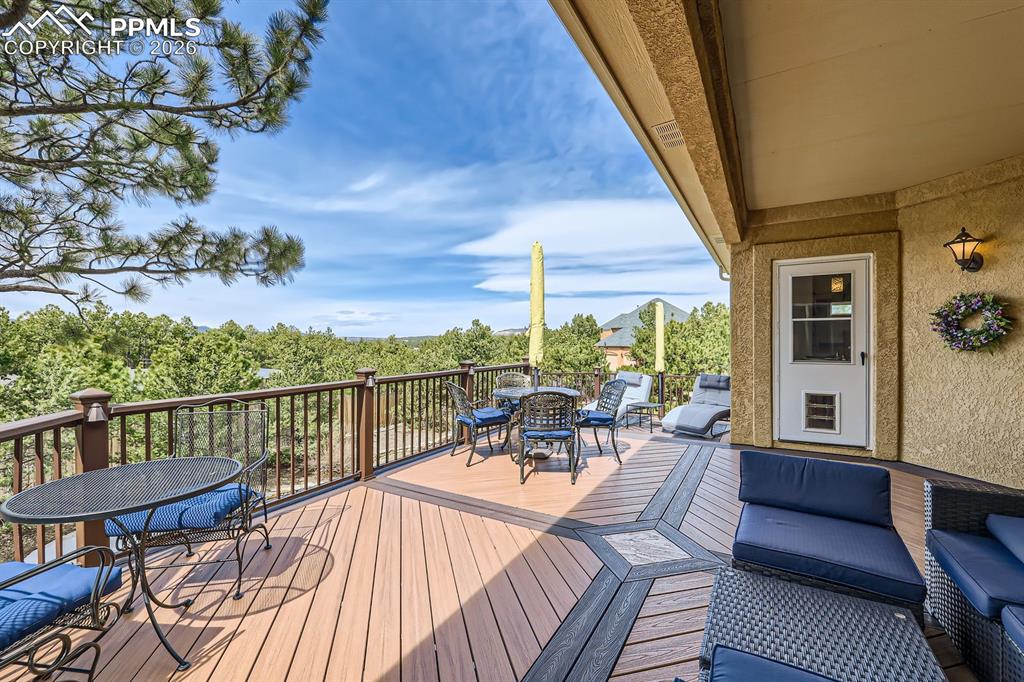 Image 20 of 50: Deck