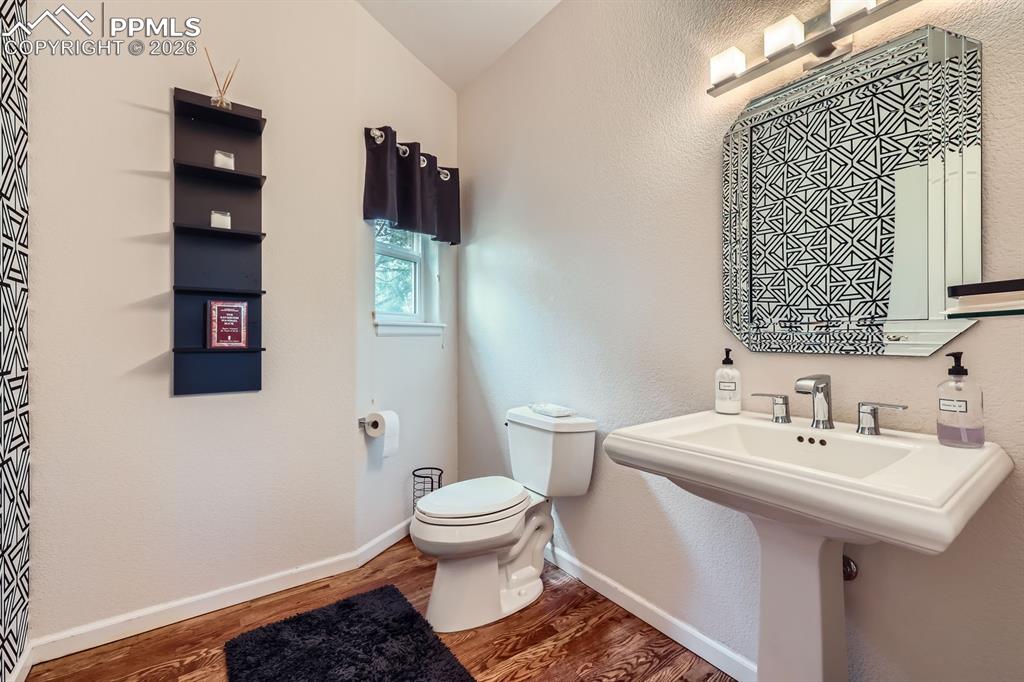 Image 22 of 50: Bathroom