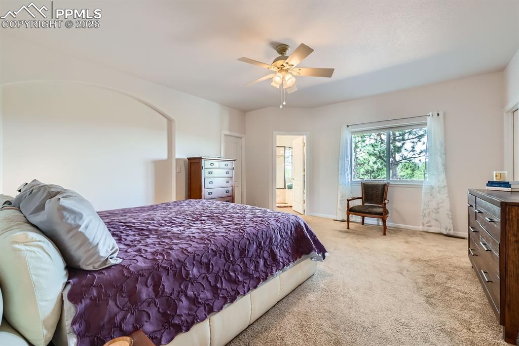 Image 23 of 50: Bedroom