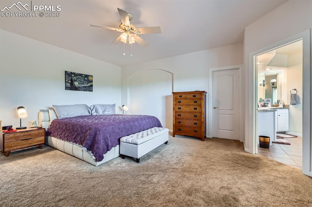 Image 24 of 50: Bedroom