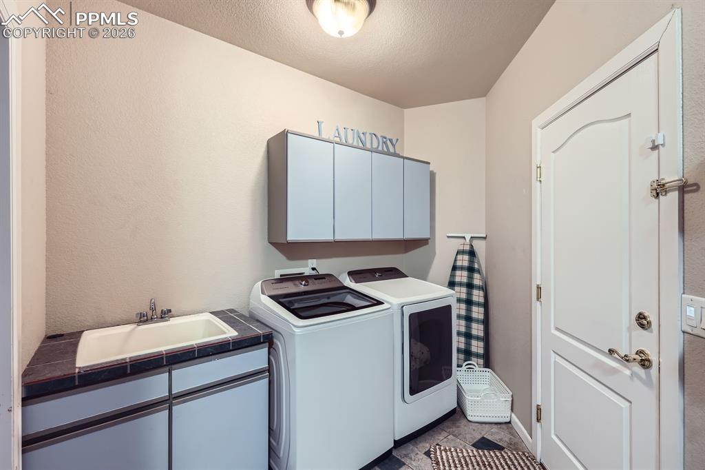 Image 29 of 50: Laundry