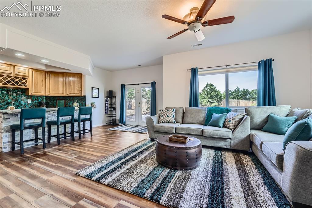 Image 32 of 50: Living Room