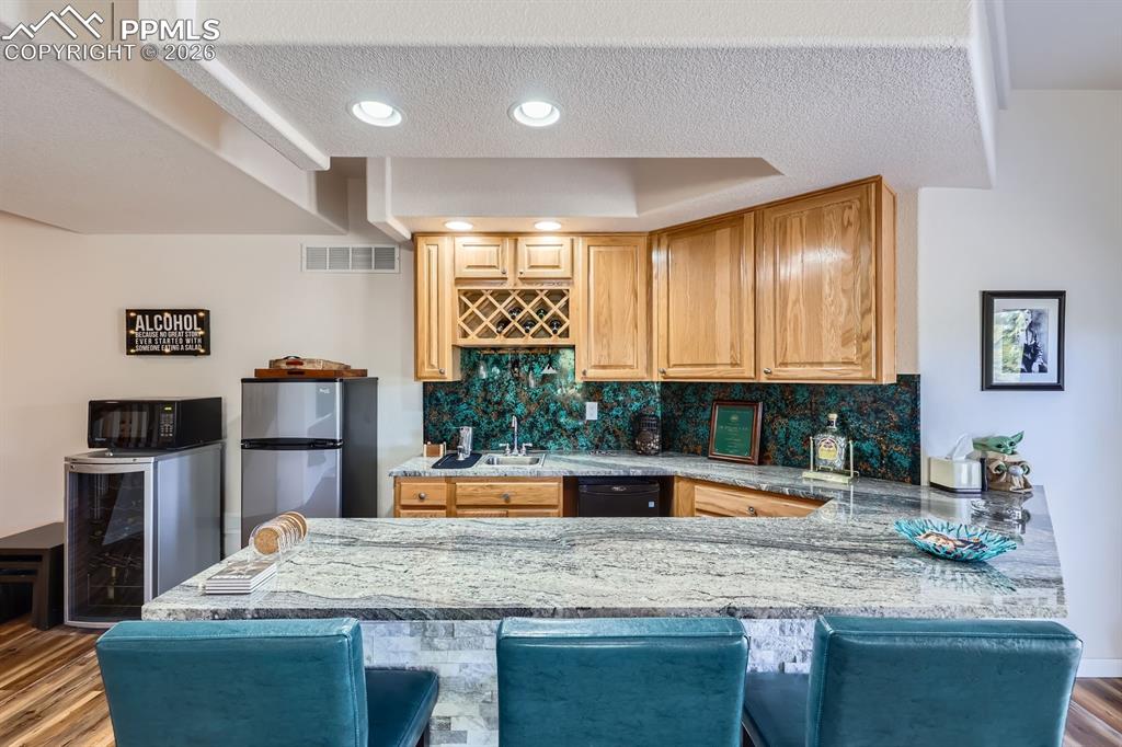 Image 35 of 50: Kitchen