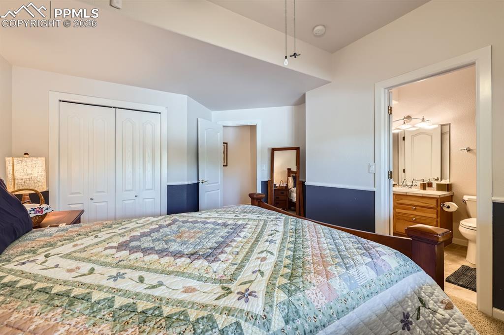 Image 41 of 50: Bedroom