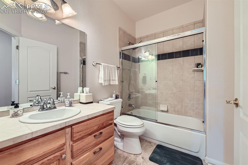 Image 44 of 50: Bathroom