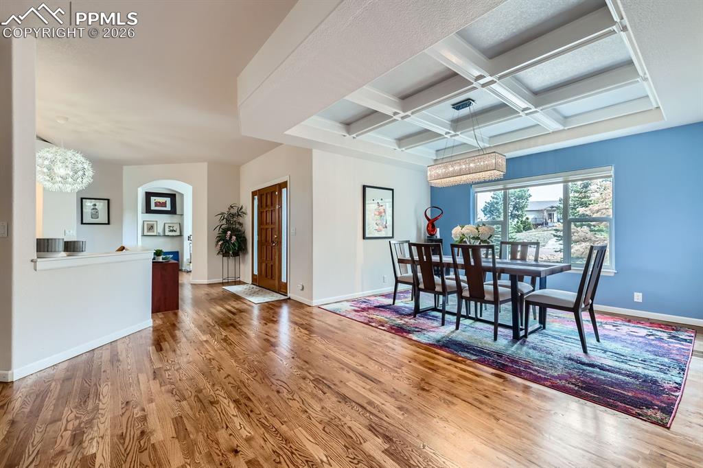 Image 7 of 50: Dining Area