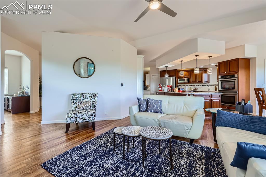 Image 8 of 50: Living Room