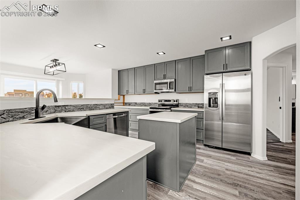 Image 15 of 49: Kitchen