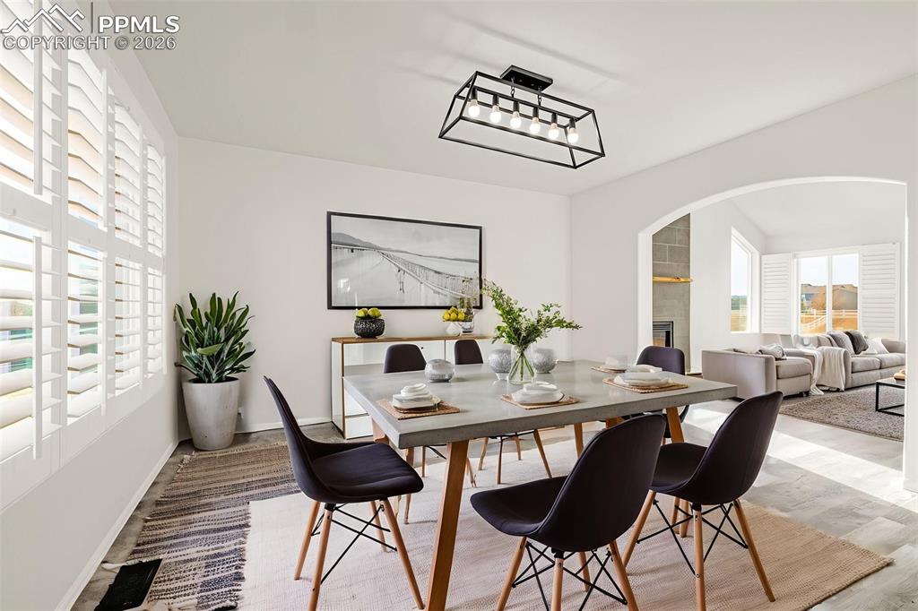 Image 23 of 49: Dining Area