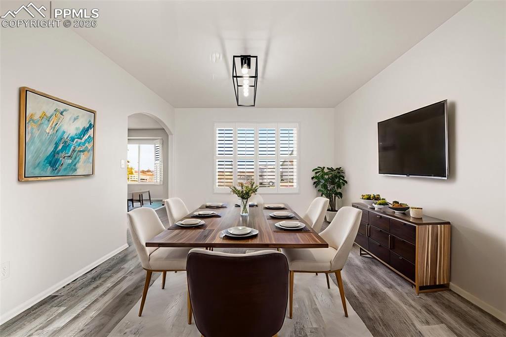 Image 24 of 49: Dining Area