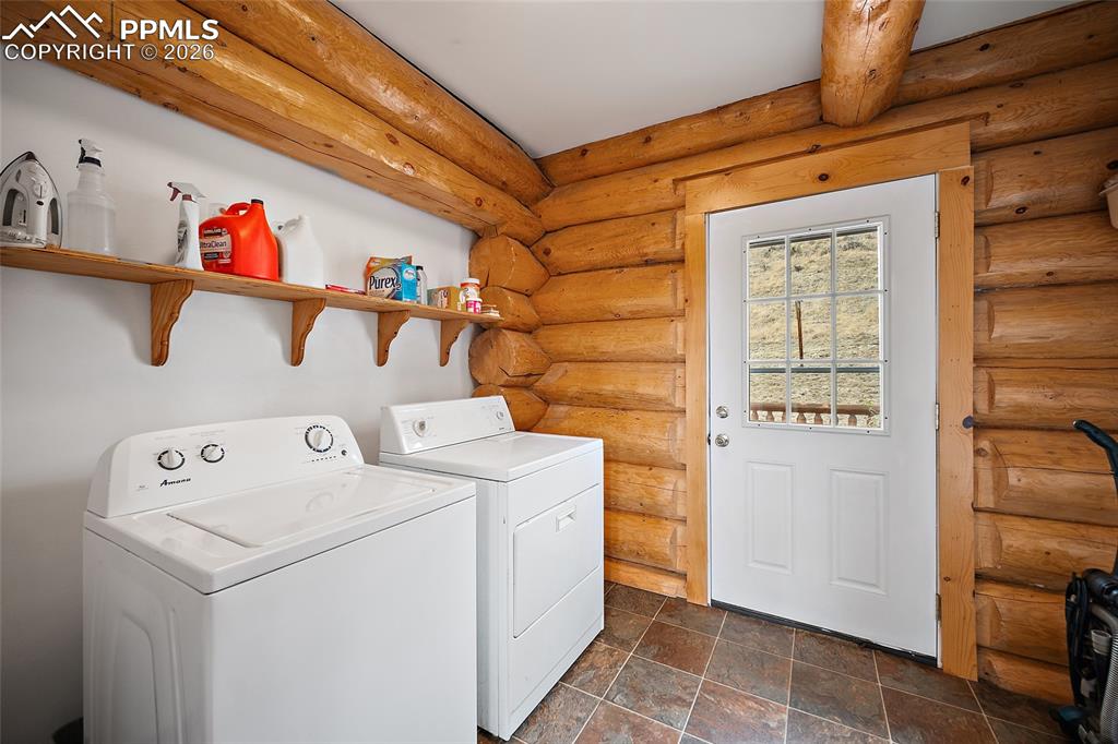 Image 16 of 28: Laundry