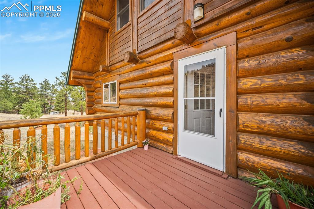 Image 24 of 28: Deck