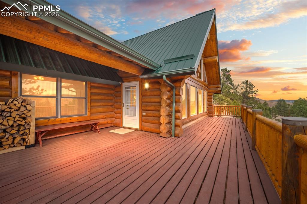 Image 26 of 28: Deck