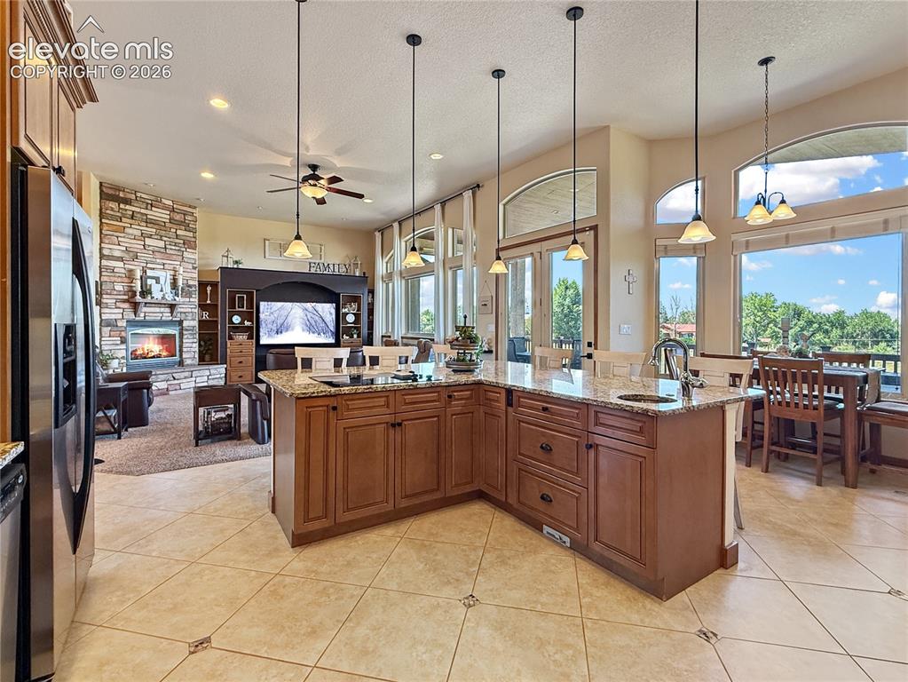 Image 14 of 48: Kitchen