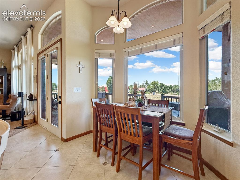 Image 15 of 48: Dining Area