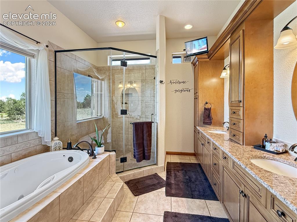 Image 22 of 48: Bathroom