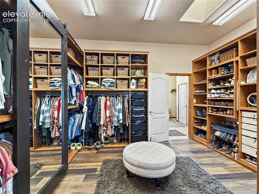 Image 25 of 48: Closet