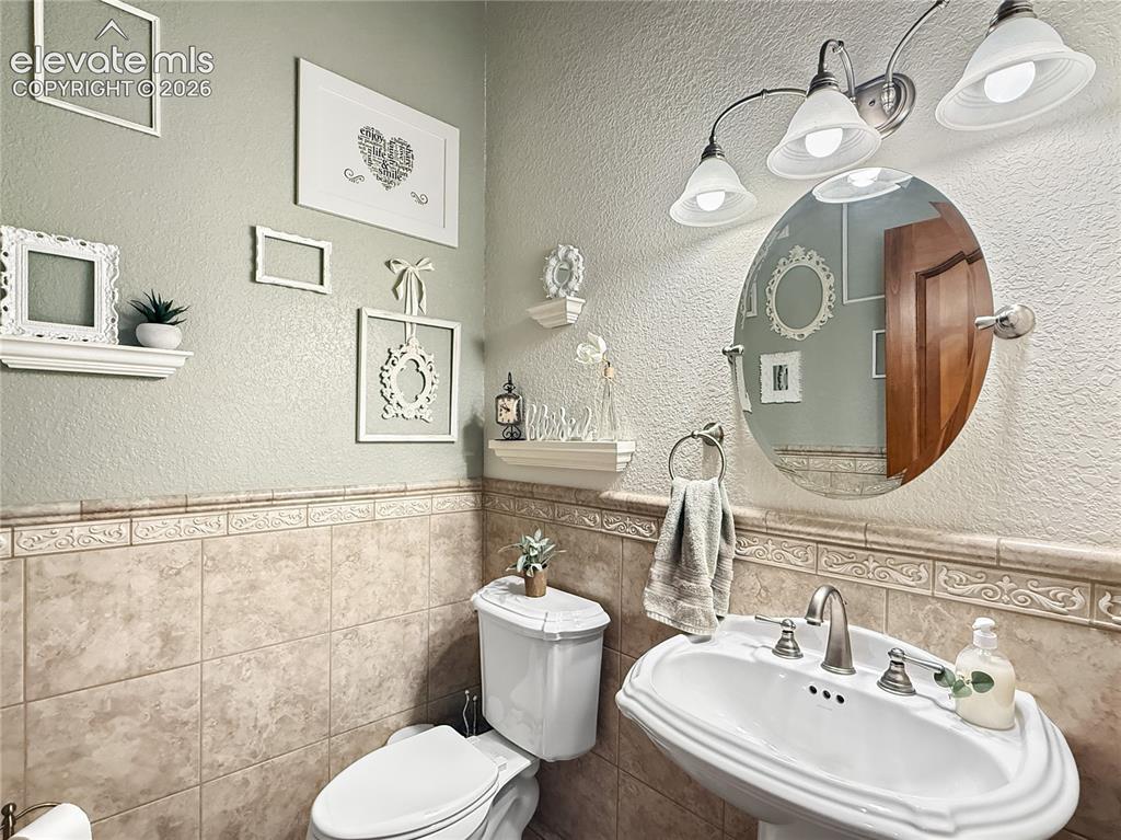Image 33 of 48: Bathroom