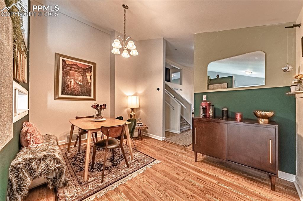 Image 10 of 48: Dining Area