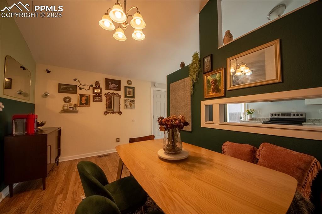 Image 11 of 48: Dining Area