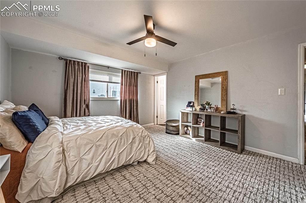 Image 17 of 48: Bedroom