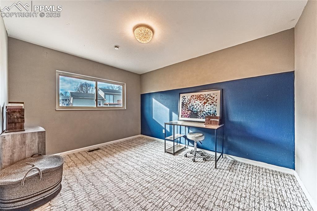 Image 21 of 48: Office