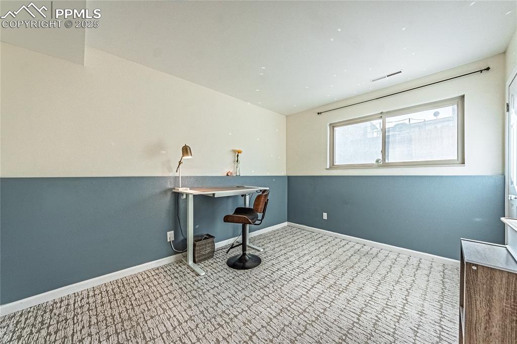 Image 31 of 48: Laundry